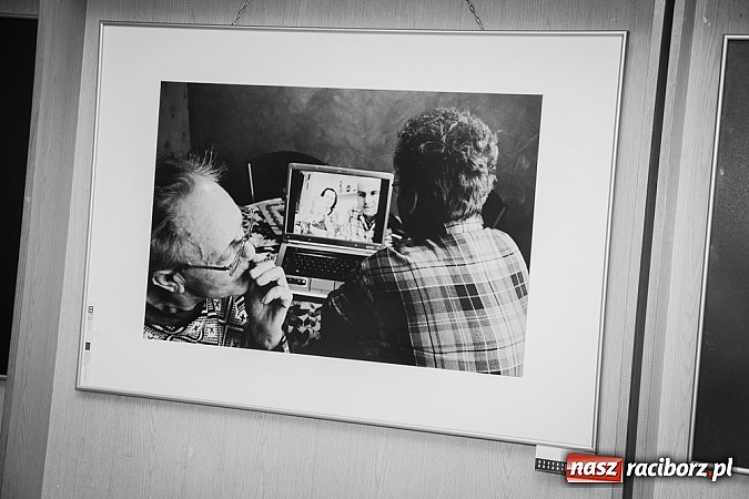 Zdjęcie w galerii na portalu naszraciborz.pl: Zatrzymane w kadrze - wystawa fotograficzna w Galerii Gawra na 10 lat Fotonu wiadomości z regionu