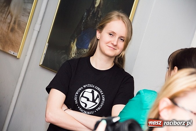 Zdjęcie w galerii na portalu naszraciborz.pl: Zatrzymane w kadrze - wystawa fotograficzna w Galerii Gawra na 10 lat Fotonu wiadomości z regionu