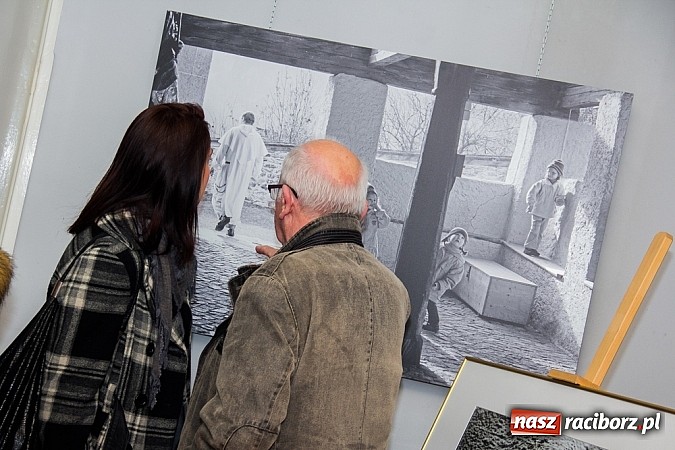 Zdjęcie w galerii na portalu naszraciborz.pl: Zatrzymane w kadrze - wystawa fotograficzna w Galerii Gawra na 10 lat Fotonu wiadomości z regionu