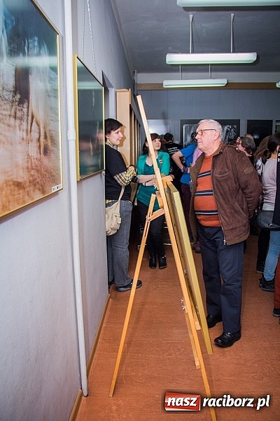 Zdjęcie w galerii na portalu naszraciborz.pl: Zatrzymane w kadrze - wystawa fotograficzna w Galerii Gawra na 10 lat Fotonu wiadomości z regionu