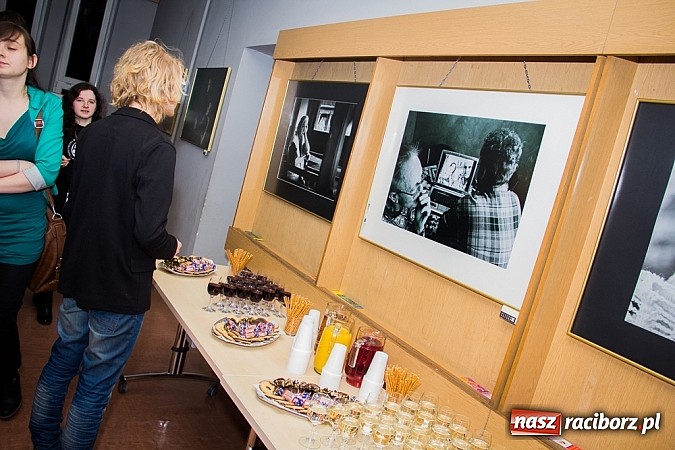 Zdjęcie w galerii na portalu naszraciborz.pl: Zatrzymane w kadrze - wystawa fotograficzna w Galerii Gawra na 10 lat Fotonu wiadomości z regionu