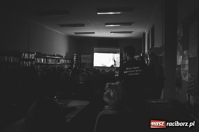 Zdjęcie w galerii na portalu naszraciborz.pl: Zatrzymane w kadrze - wystawa fotograficzna w Galerii Gawra na 10 lat Fotonu wiadomości z regionu