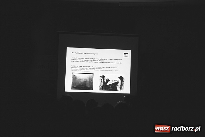 Zdjęcie w galerii na portalu naszraciborz.pl: Zatrzymane w kadrze - wystawa fotograficzna w Galerii Gawra na 10 lat Fotonu wiadomości z regionu