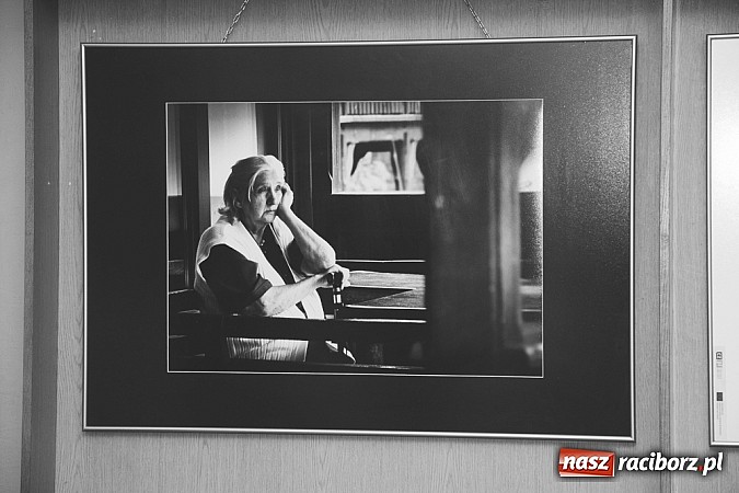 Zdjęcie w galerii na portalu naszraciborz.pl: Zatrzymane w kadrze - wystawa fotograficzna w Galerii Gawra na 10 lat Fotonu wiadomości z regionu