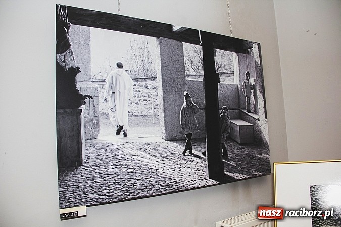 Zdjęcie w galerii na portalu naszraciborz.pl: Zatrzymane w kadrze - wystawa fotograficzna w Galerii Gawra na 10 lat Fotonu wiadomości z regionu