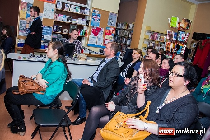 Zdjęcie w galerii na portalu naszraciborz.pl: Zatrzymane w kadrze - wystawa fotograficzna w Galerii Gawra na 10 lat Fotonu wiadomości z regionu