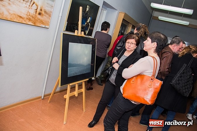 Zdjęcie w galerii na portalu naszraciborz.pl: Zatrzymane w kadrze - wystawa fotograficzna w Galerii Gawra na 10 lat Fotonu wiadomości z regionu