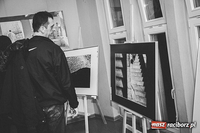 Zdjęcie w galerii na portalu naszraciborz.pl: Zatrzymane w kadrze - wystawa fotograficzna w Galerii Gawra na 10 lat Fotonu wiadomości z regionu