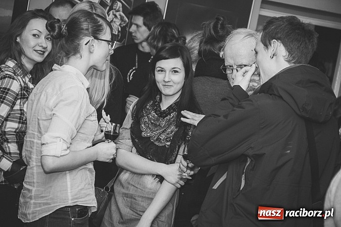 Zdjęcie w galerii na portalu naszraciborz.pl: Zatrzymane w kadrze - wystawa fotograficzna w Galerii Gawra na 10 lat Fotonu wiadomości z regionu