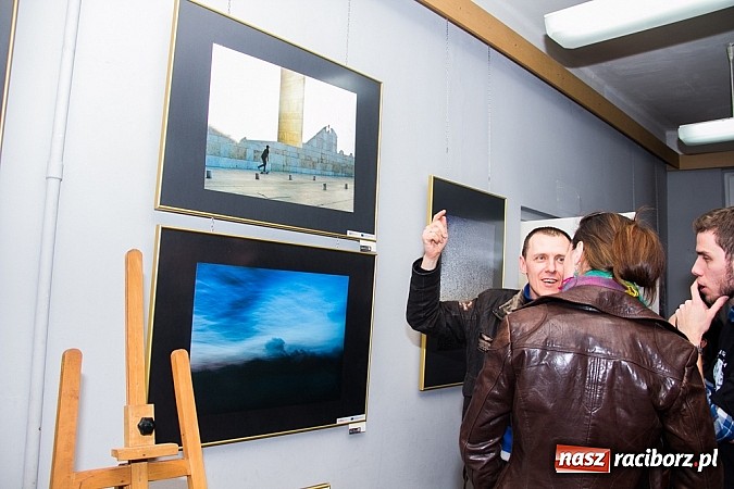Zdjęcie w galerii na portalu naszraciborz.pl: Zatrzymane w kadrze - wystawa fotograficzna w Galerii Gawra na 10 lat Fotonu wiadomości z regionu