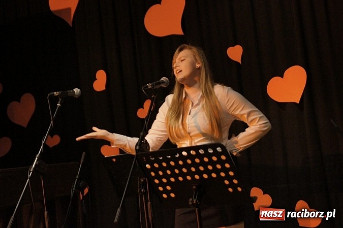 Zdjęcie w galerii na portalu naszraciborz.pl: Miłosny wieczór z Atlantydą w RCK wiadomości z regionu