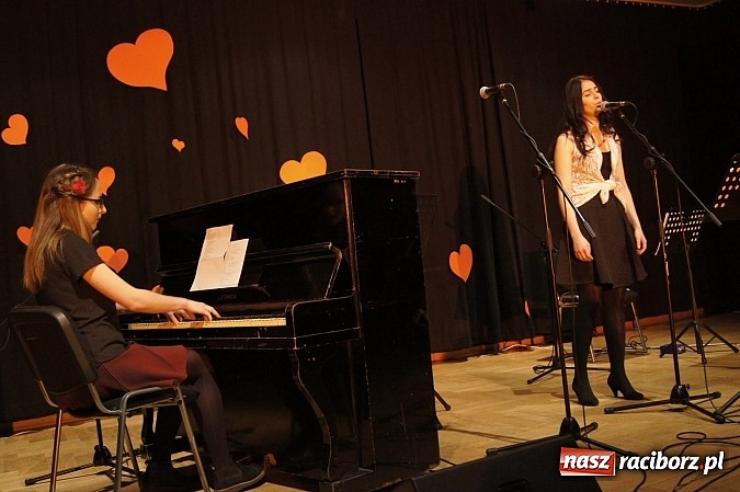 Zdjęcie w galerii na portalu naszraciborz.pl: Miłosny wieczór z Atlantydą w RCK wiadomości z regionu