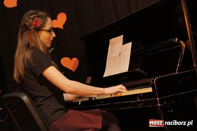 Zdjęcie w galerii na portalu naszraciborz.pl: Miłosny wieczór z Atlantydą w RCK wiadomości z regionu