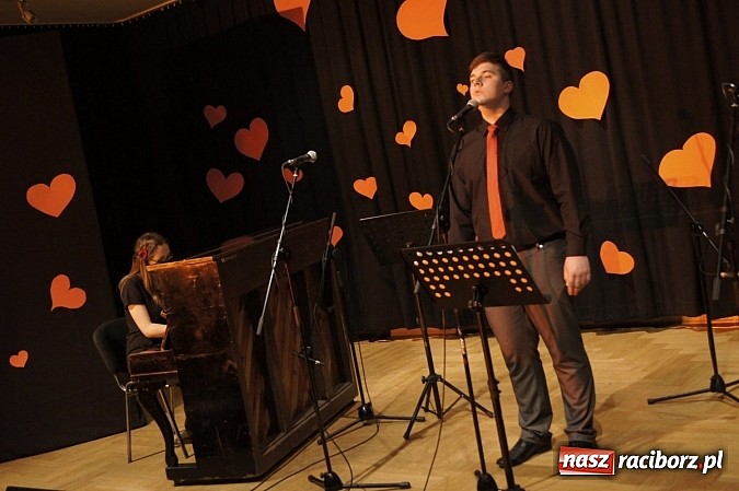 Zdjęcie w galerii na portalu naszraciborz.pl: Miłosny wieczór z Atlantydą w RCK wiadomości z regionu