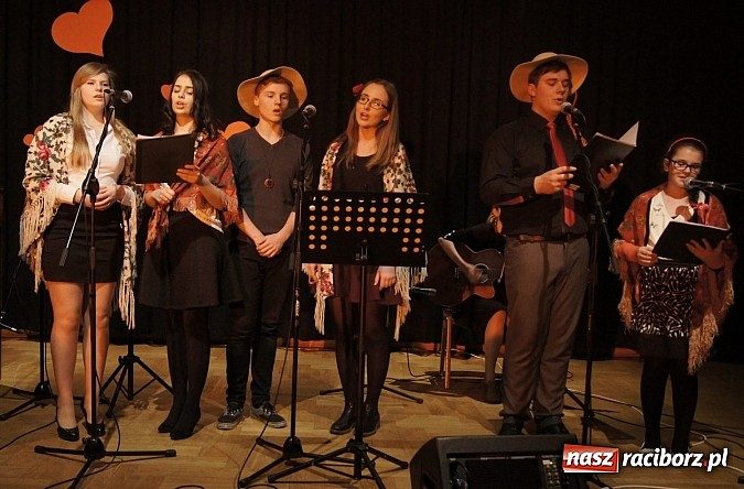 Zdjęcie w galerii na portalu naszraciborz.pl: Miłosny wieczór z Atlantydą w RCK wiadomości z regionu