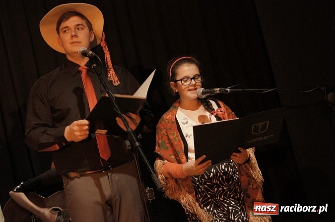 Zdjęcie w galerii na portalu naszraciborz.pl: Miłosny wieczór z Atlantydą w RCK wiadomości z regionu