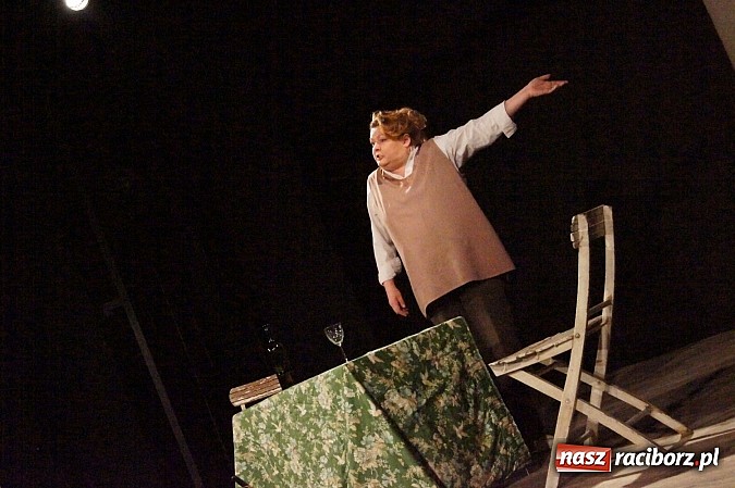 Zdjęcie w galerii na portalu naszraciborz.pl: Słodko-gorzka Shirley na deskach Strzechy wiadomości z regionu