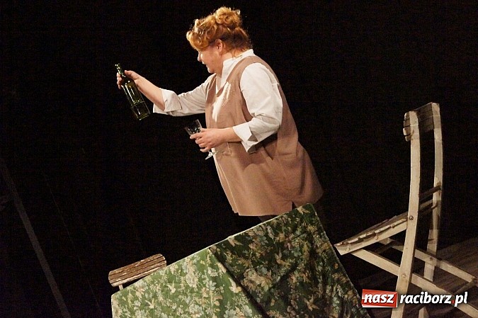 Zdjęcie w galerii na portalu naszraciborz.pl: Słodko-gorzka Shirley na deskach Strzechy wiadomości z regionu