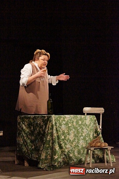 Zdjęcie w galerii na portalu naszraciborz.pl: Słodko-gorzka Shirley na deskach Strzechy wiadomości z regionu