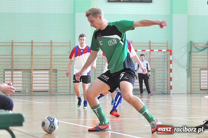 Zdjęcie w galerii na portalu naszraciborz.pl: Naprz&oacute;d Borucin z pucharem prezesa podokręgu wiadomości z regionu