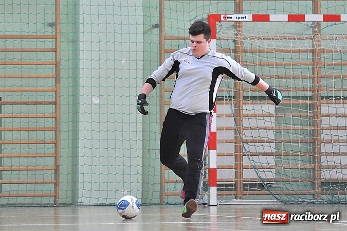 Zdjęcie w galerii na portalu naszraciborz.pl: Naprz&oacute;d Borucin z pucharem prezesa podokręgu wiadomości z regionu