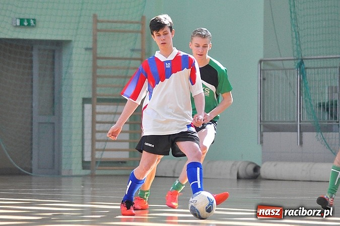 Zdjęcie w galerii na portalu naszraciborz.pl: Naprz&oacute;d Borucin z pucharem prezesa podokręgu wiadomości z regionu