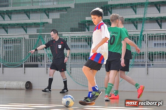 Zdjęcie w galerii na portalu naszraciborz.pl: Naprz&oacute;d Borucin z pucharem prezesa podokręgu wiadomości z regionu