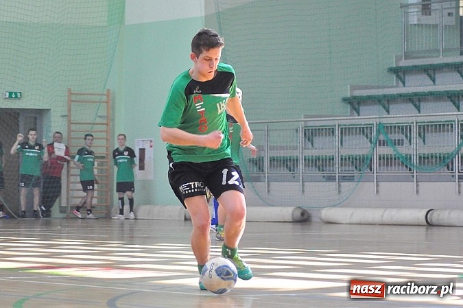 Zdjęcie w galerii na portalu naszraciborz.pl: Naprz&oacute;d Borucin z pucharem prezesa podokręgu wiadomości z regionu