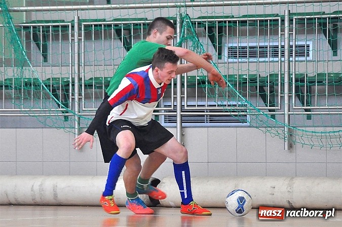 Zdjęcie w galerii na portalu naszraciborz.pl: Naprz&oacute;d Borucin z pucharem prezesa podokręgu wiadomości z regionu