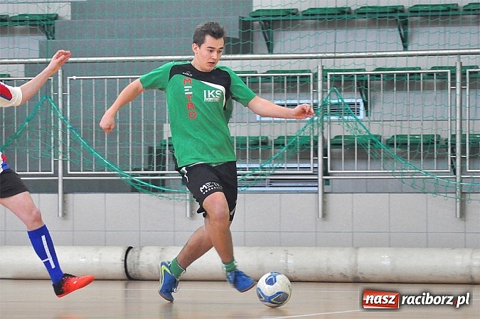 Zdjęcie w galerii na portalu naszraciborz.pl: Naprz&oacute;d Borucin z pucharem prezesa podokręgu wiadomości z regionu