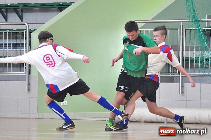 Zdjęcie w galerii na portalu naszraciborz.pl: Naprz&oacute;d Borucin z pucharem prezesa podokręgu wiadomości z regionu