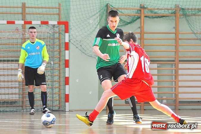 Zdjęcie w galerii na portalu naszraciborz.pl: Naprz&oacute;d Borucin z pucharem prezesa podokręgu wiadomości z regionu