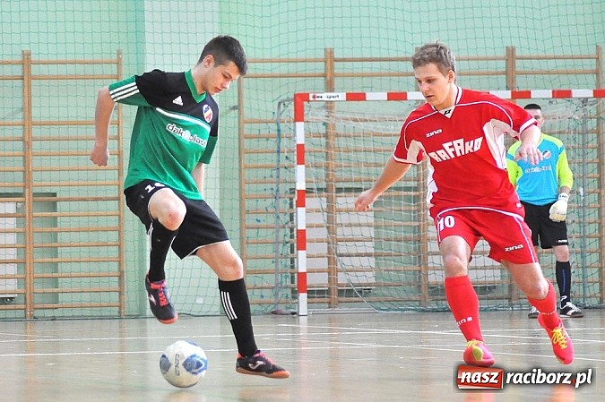 Zdjęcie w galerii na portalu naszraciborz.pl: Naprz&oacute;d Borucin z pucharem prezesa podokręgu wiadomości z regionu