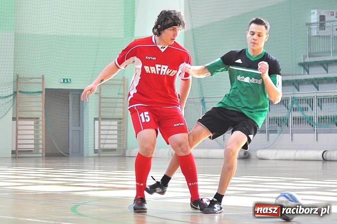 Zdjęcie w galerii na portalu naszraciborz.pl: Naprz&oacute;d Borucin z pucharem prezesa podokręgu wiadomości z regionu