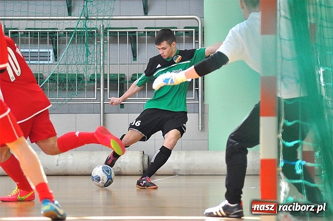 Zdjęcie w galerii na portalu naszraciborz.pl: Naprz&oacute;d Borucin z pucharem prezesa podokręgu wiadomości z regionu