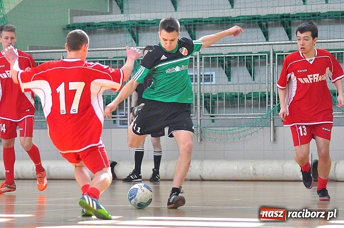 Zdjęcie w galerii na portalu naszraciborz.pl: Naprz&oacute;d Borucin z pucharem prezesa podokręgu wiadomości z regionu
