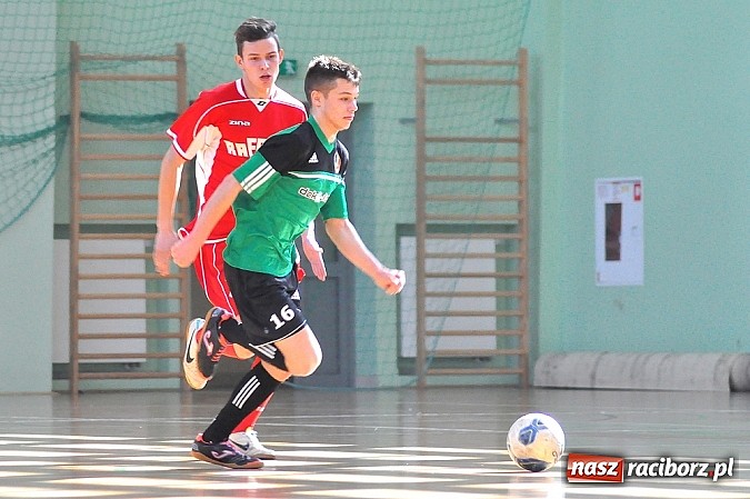 Zdjęcie w galerii na portalu naszraciborz.pl: Naprz&oacute;d Borucin z pucharem prezesa podokręgu wiadomości z regionu