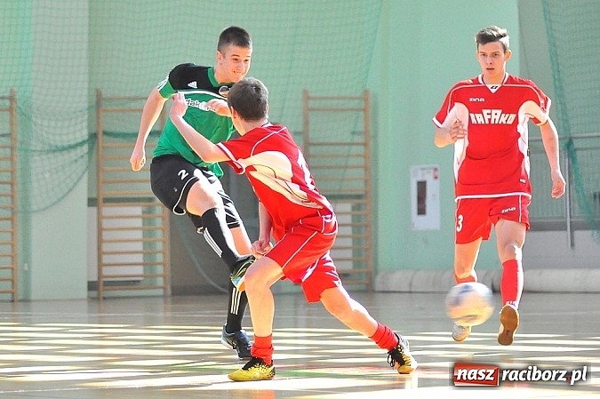 Zdjęcie w galerii na portalu naszraciborz.pl: Naprz&oacute;d Borucin z pucharem prezesa podokręgu wiadomości z regionu