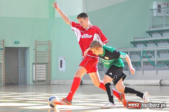 Zdjęcie w galerii na portalu naszraciborz.pl: Naprz&oacute;d Borucin z pucharem prezesa podokręgu wiadomości z regionu