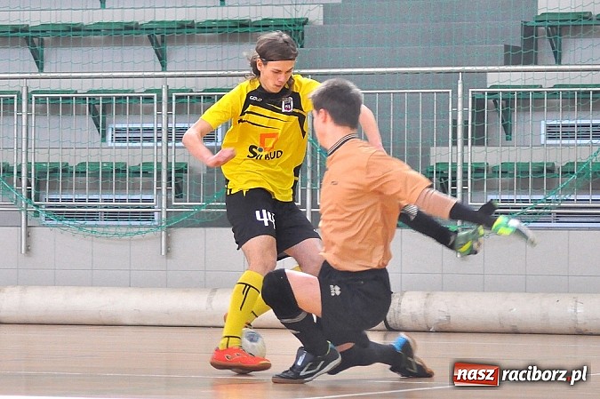 Zdjęcie w galerii na portalu naszraciborz.pl: Naprz&oacute;d Borucin z pucharem prezesa podokręgu wiadomości z regionu