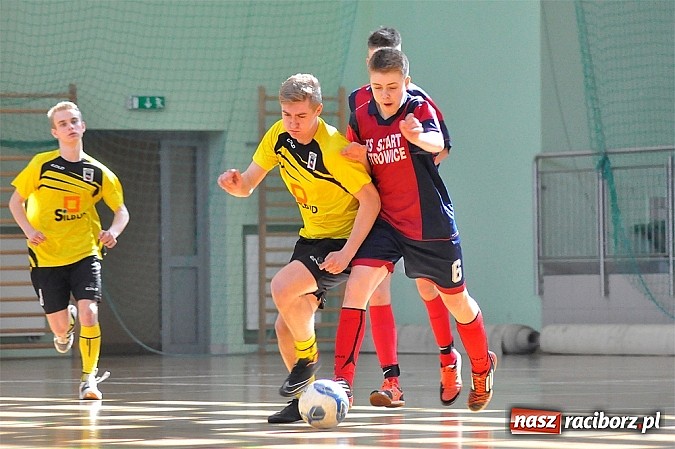 Zdjęcie w galerii na portalu naszraciborz.pl: Naprz&oacute;d Borucin z pucharem prezesa podokręgu wiadomości z regionu