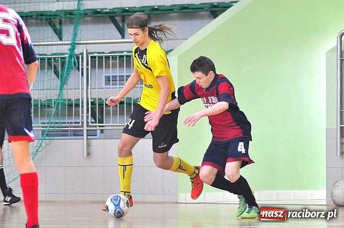 Zdjęcie w galerii na portalu naszraciborz.pl: Naprz&oacute;d Borucin z pucharem prezesa podokręgu wiadomości z regionu