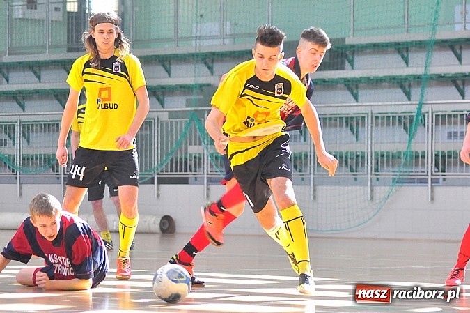 Zdjęcie w galerii na portalu naszraciborz.pl: Naprz&oacute;d Borucin z pucharem prezesa podokręgu wiadomości z regionu