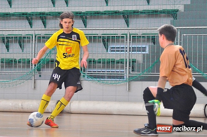 Zdjęcie w galerii na portalu naszraciborz.pl: Naprz&oacute;d Borucin z pucharem prezesa podokręgu wiadomości z regionu