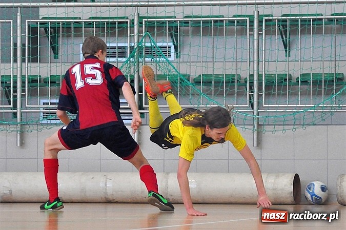 Zdjęcie w galerii na portalu naszraciborz.pl: Naprz&oacute;d Borucin z pucharem prezesa podokręgu wiadomości z regionu