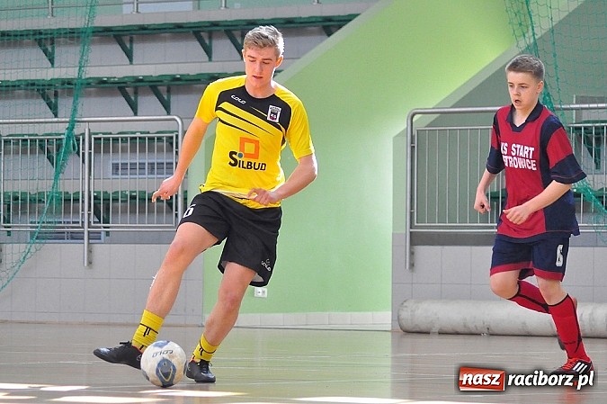 Zdjęcie w galerii na portalu naszraciborz.pl: Naprz&oacute;d Borucin z pucharem prezesa podokręgu wiadomości z regionu