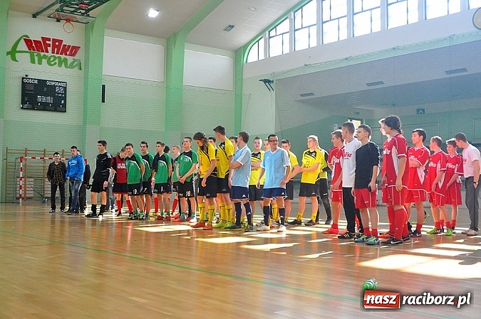 Zdjęcie w galerii na portalu naszraciborz.pl: Naprz&oacute;d Borucin z pucharem prezesa podokręgu wiadomości z regionu