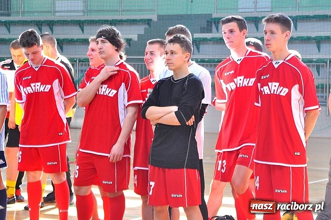 Zdjęcie w galerii na portalu naszraciborz.pl: Naprz&oacute;d Borucin z pucharem prezesa podokręgu wiadomości z regionu