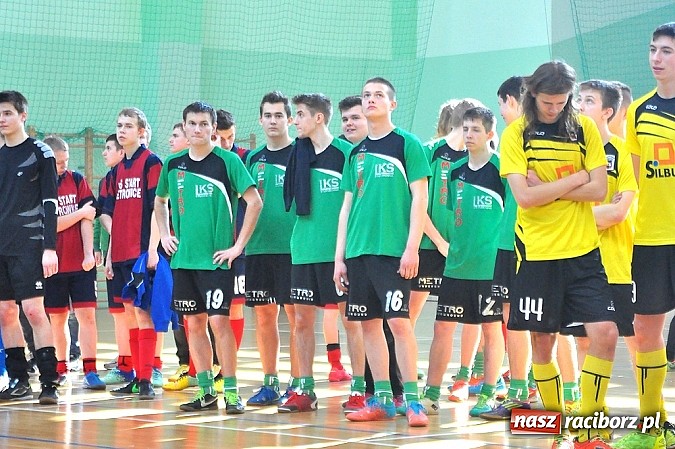 Zdjęcie w galerii na portalu naszraciborz.pl: Naprz&oacute;d Borucin z pucharem prezesa podokręgu wiadomości z regionu