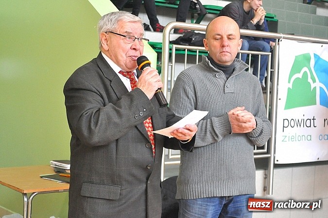 Zdjęcie w galerii na portalu naszraciborz.pl: Naprz&oacute;d Borucin z pucharem prezesa podokręgu wiadomości z regionu